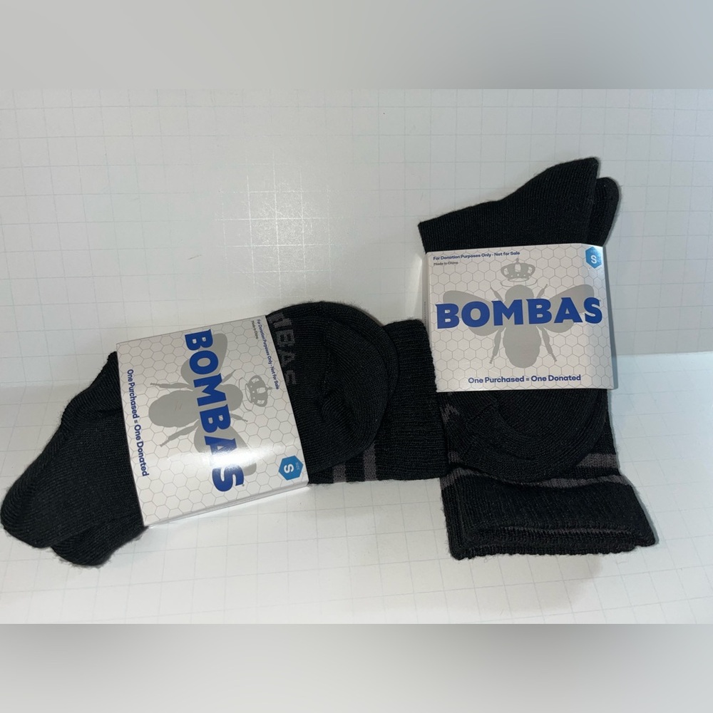 Lot of (2) Bombas Crew Calf Socks Adult Small Black Honeycomb Arch Support